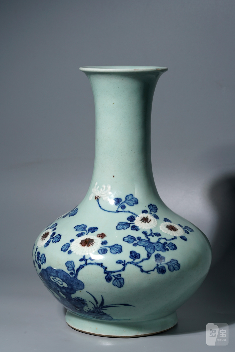 清乾隆 青釉青花釉里红重阳菊艳图撇口瓶 - 图2